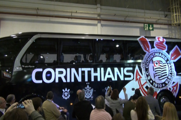 Iveco entrega novo ônibus do Corinthians