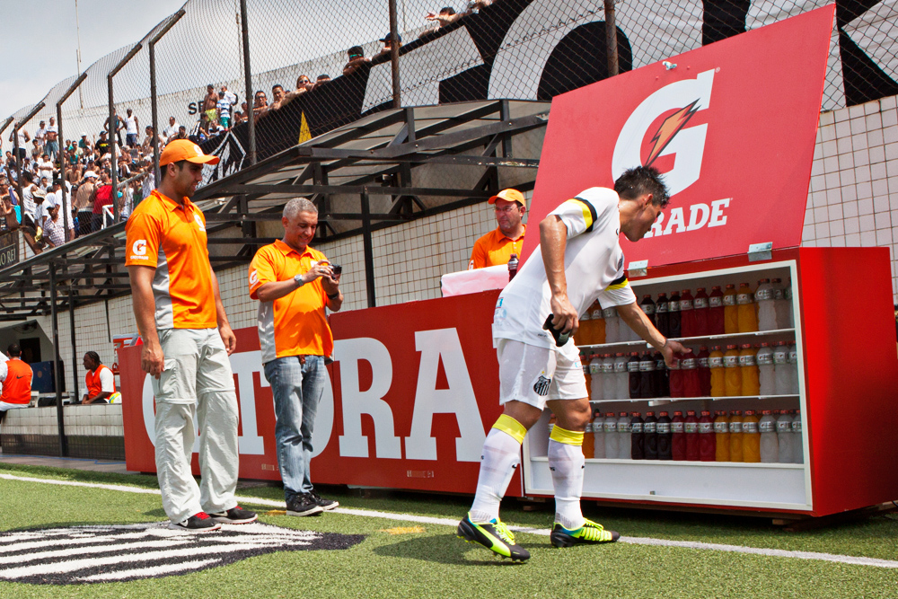 Gatorade transforma placas de estádio em coolers da marca