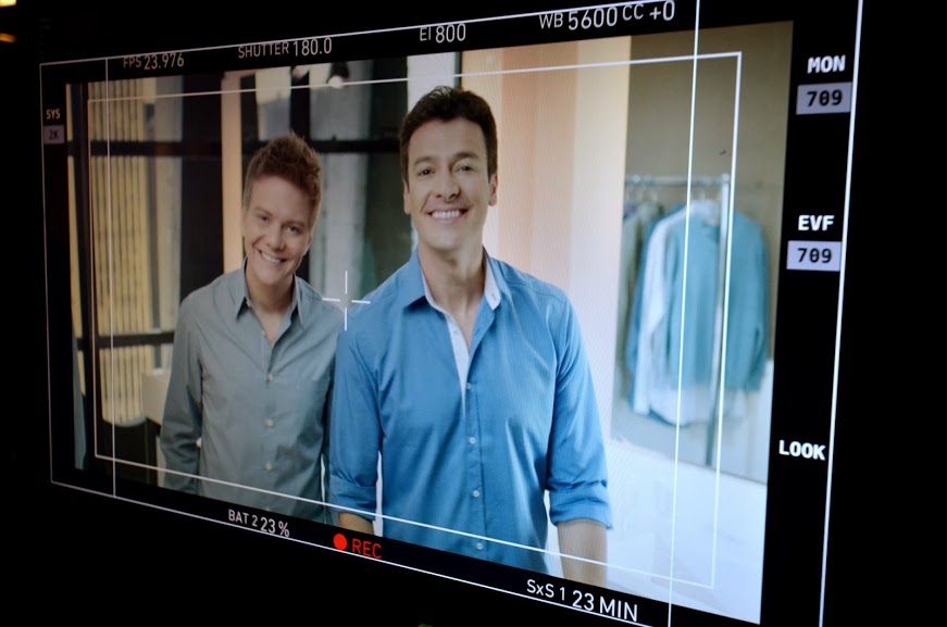 Oral-B lança campanha com Rodrigo Faro e Michel Teló