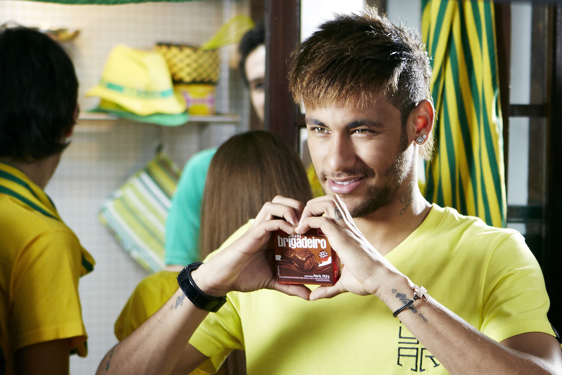Neymar Jr. ataca de “torcedor” em novo comercial da Kibon
