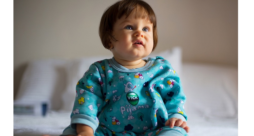 Vick Pijama monitora temperatura do bebê durante o sono