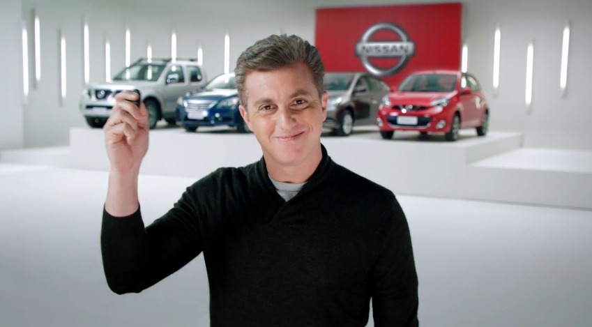 Luciano Huck estrela nova campanha de varejo da Nissan
