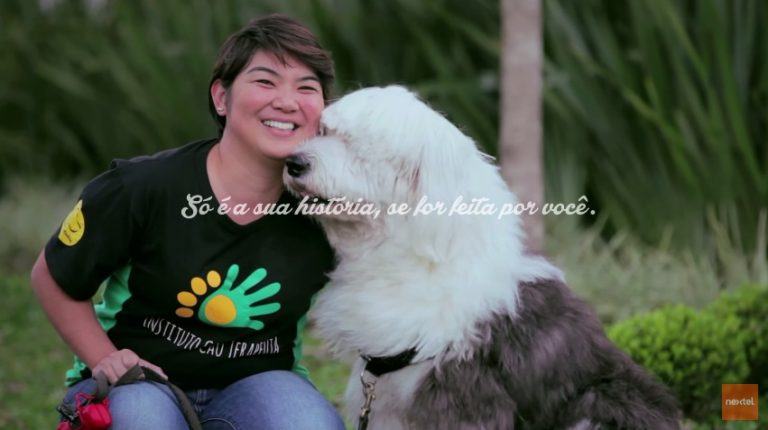 Nextel conta história de ONG que utiliza cães para levar bem-estar às pessoas