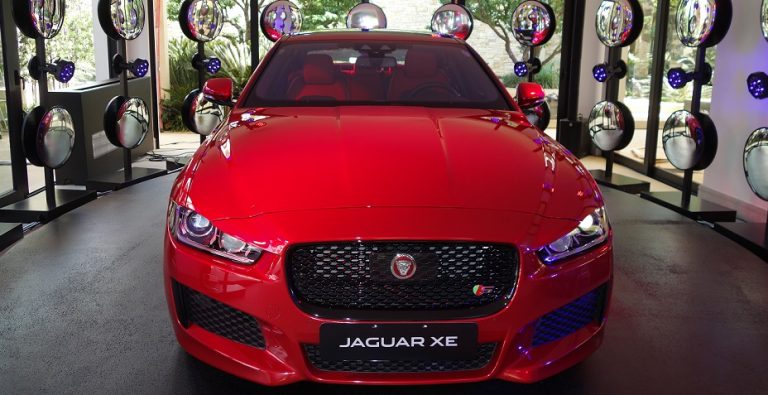 Casa Jaguar XE é inaugurada com atrações para lançamento do novo sedã