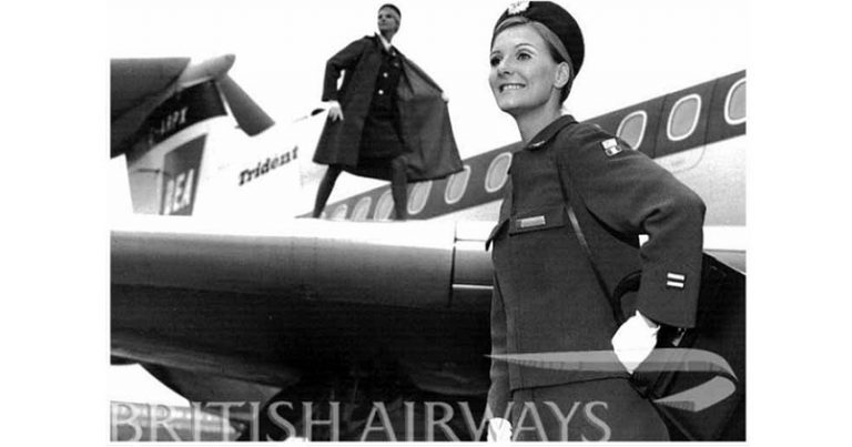 British Airways arma desfile de moda com uniformes da tripulação das últimas décadas