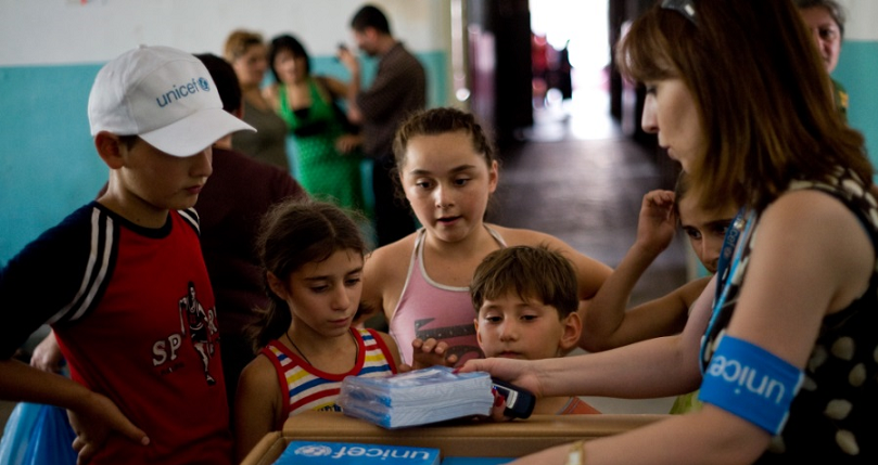 Privalia lança campanha de volta às aulas em parceria com UNICEF