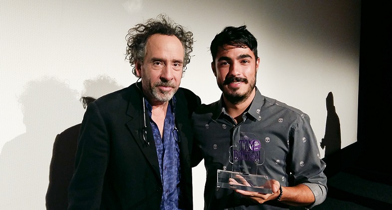 Diretor de cena da YourMama é premiado em concurso da exposição “O Mundo de Tim Burton”