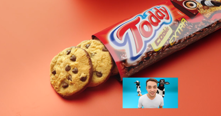 Eduardo Sterblitch protagoniza novo comercial de Toddy Cookies