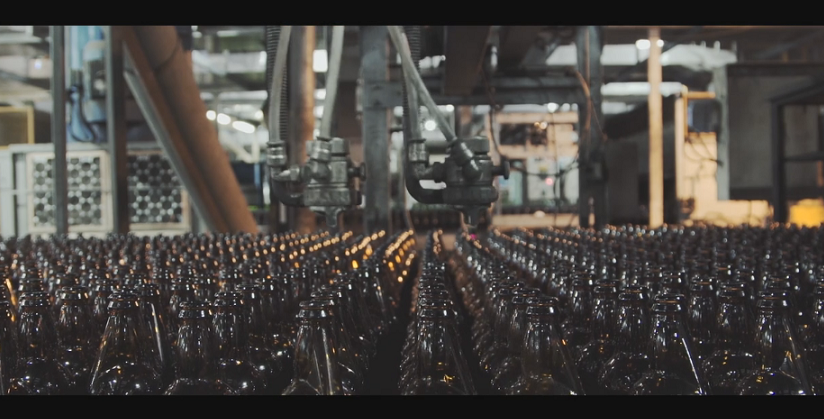 Bodebrown mostra a produção das novas garrafas da cervejaria