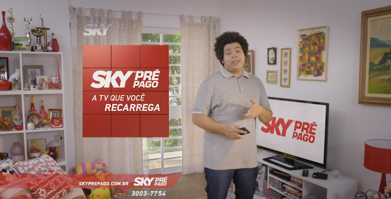 Robson Nunes protagoniza novo comercial do SKY Pré-Pago