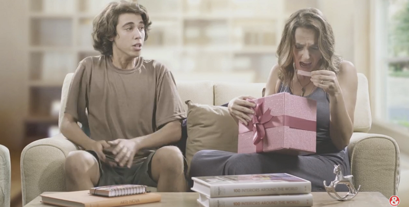 CASA&VIDEO usa bom humor em campanha para o Dia das Mães