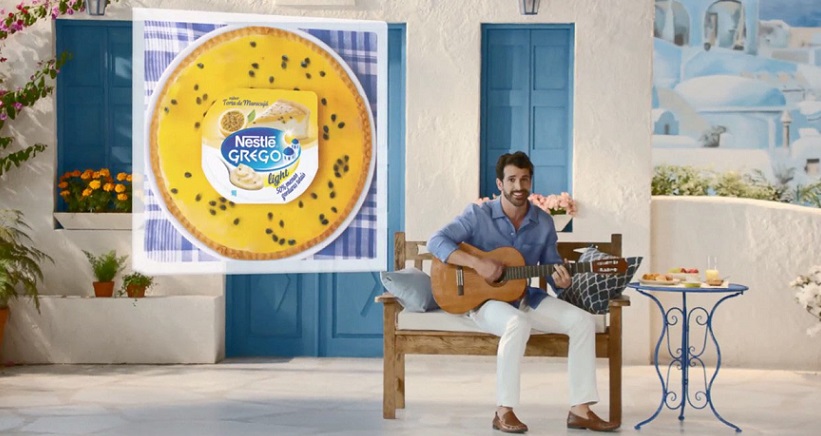 Nestlé Grego traz “trovador” para homenagear consumidoras
