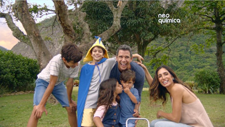 Márcio Garcia e família estrelam nova campanha da Neo Química