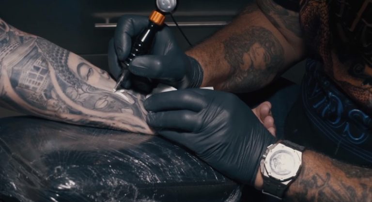 Harley-Davidson promove parceria com Led’s Tattoo para oferecer desconto em sessão de tatuagem