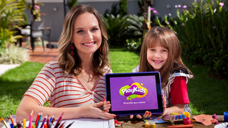JotaCOM cria campanha da PlayKids com Fernanda Rodrigues e sua filha