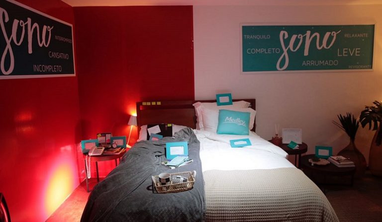 Medley cria Hotel do Sono para ajudar população a dormir melhor