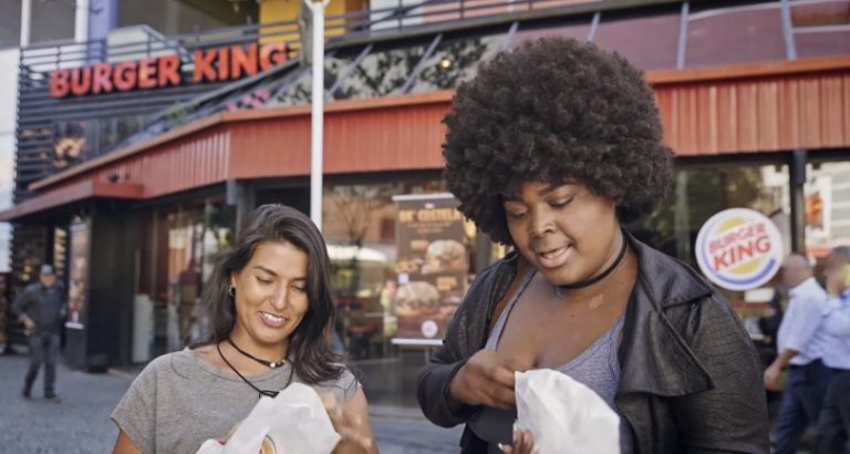 Burger King brinca com concorrência para divulgar os novos sanduíches da marca