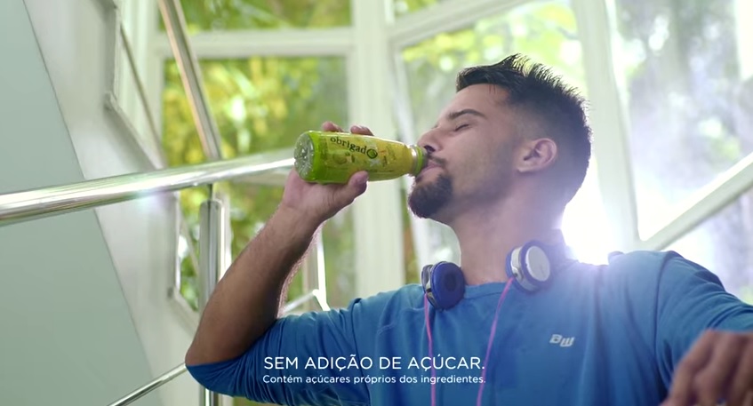 Água de coco Obrigado apresenta filmes de sua nova campanha