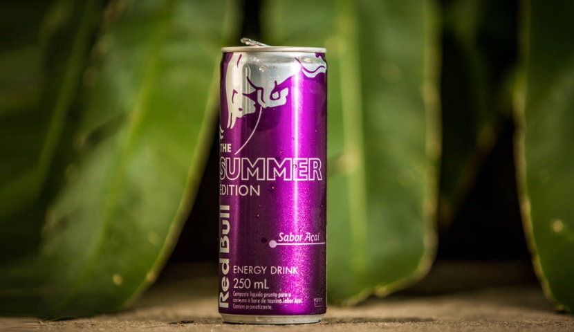 Red Bull lança sabor ‘açaí’ em campanha por um verão mais autêntico