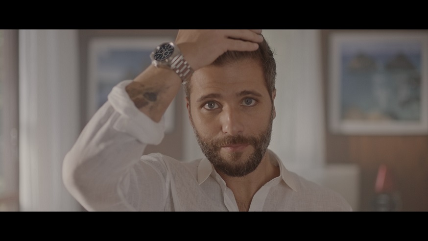 Technos lança smartwatch full display em campanha com Bruno Gagliasso