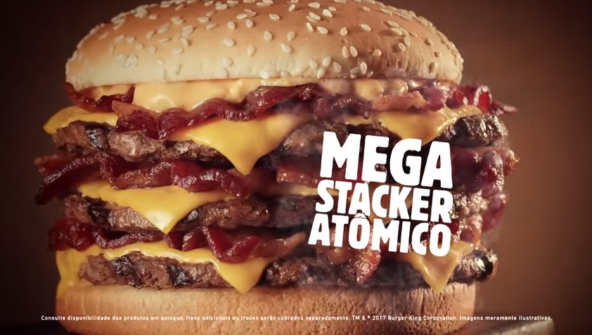 Burger King lança campanha do sanduíche ‘Mega Stacker Atômico’