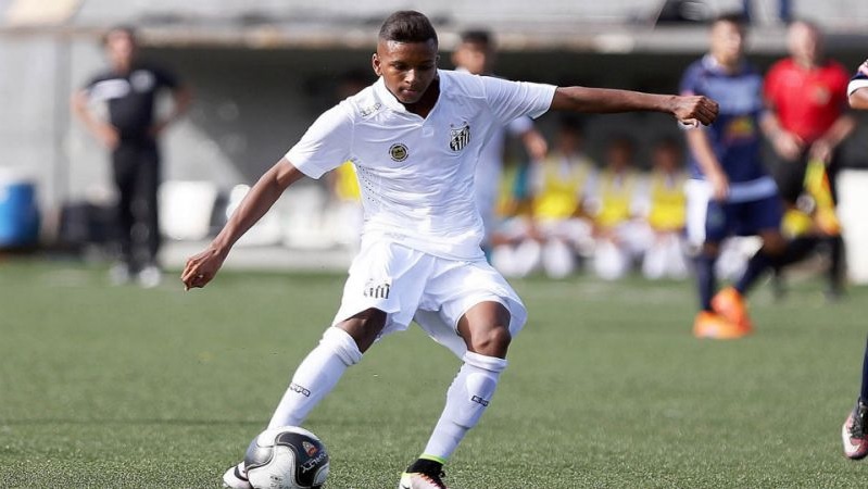 Rodrygo Goes, jogador do Santos, é o novo embaixador da SEMP TCL