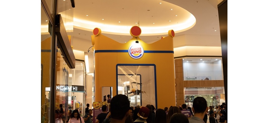 TracyLocke Brasil cria emoji machine gigante para o Burger King