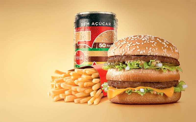 McDonald’s e Coca-Cola celebram os 50 anos do BigMac com latinha especial