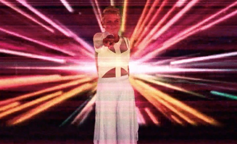 Record TV traz vídeo da Xuxa ao contrário em campanha da nova temporada de Dancing Brasil