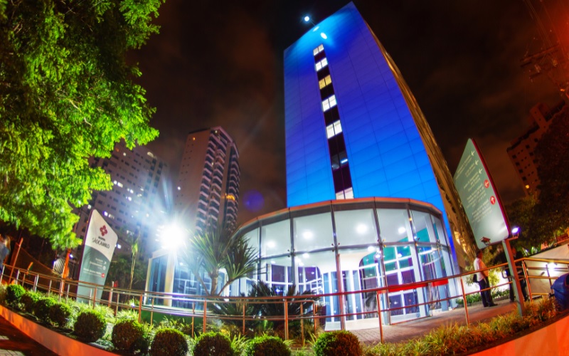 Hospital São Camilo celebra Novembro Azul com iluminação e ações