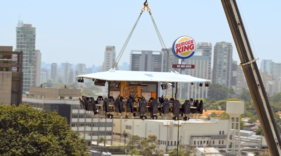 Burger King leva consumidores nas alturas em nova campanha