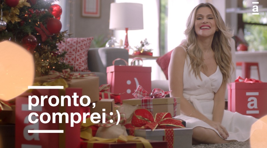 Ingrid Guimarães estrela campanha de Natal da Americanas.com