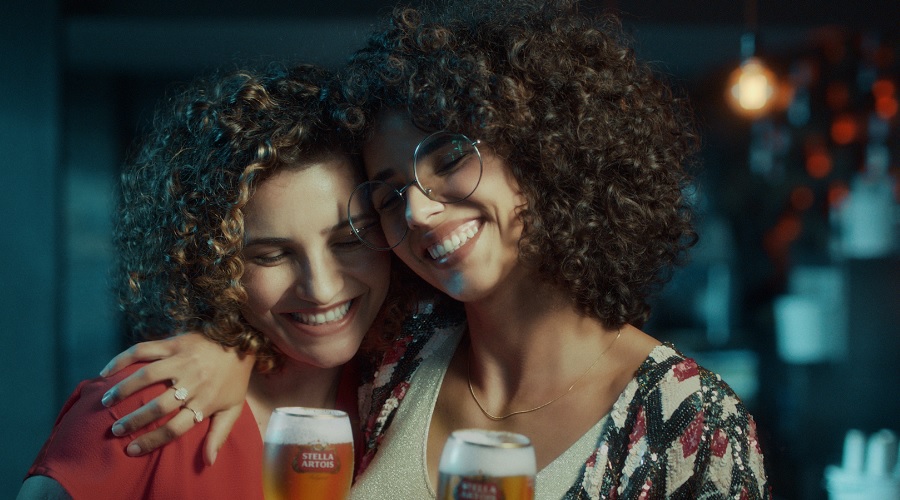 Em novo filme, Stella Artois conscientiza as pessoas de que o melhor presente é estar presente