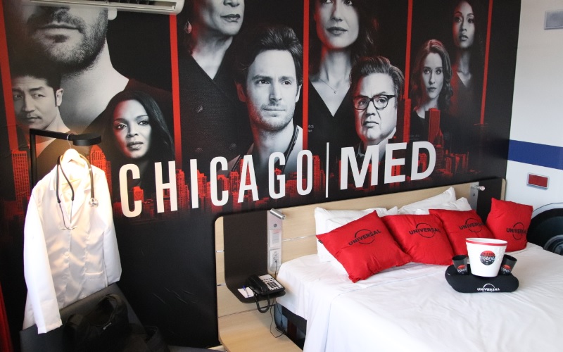 Universal TV e AccorHotels lançam quarto de hotel temático inspirado na franquia de Chicago