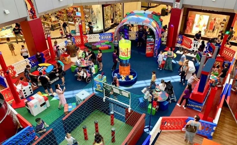Brinquedos gigantes dos anos 80 invadem o Colinas Shopping