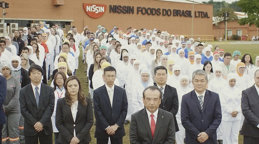 Presidente da Nissin pede desculpas aos brasileiros em nova campanha