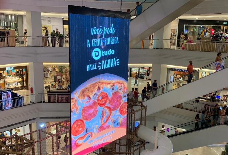 Plaza Shopping Niterói recebe maior banner digital da região