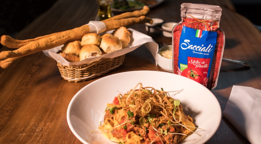 Sacciali lança linhas de molho de tomate e passata premium