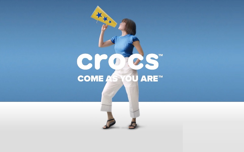 Crocs entra no terceiro ano da campanha “Come as You Are”