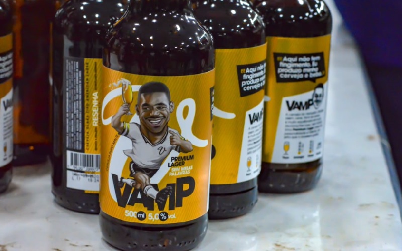 Ex-jogador Vampeta lança sua própria cerveja no mercado