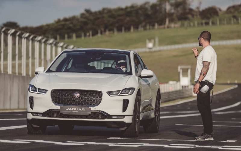 Novo SUV elétrico da Jaguar mostra performance em vídeo da produtora Bird