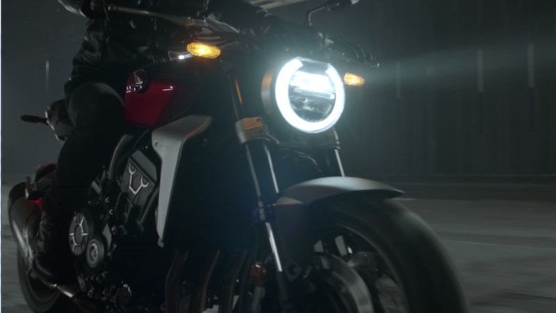 Honda Motos traz a energia dos filmes de ação para apresentar novo modelo da marca