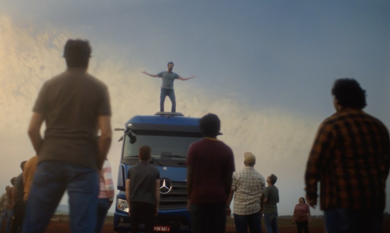 Corazon produz filme de caminhão Novo Actros da Mercedes-Benz