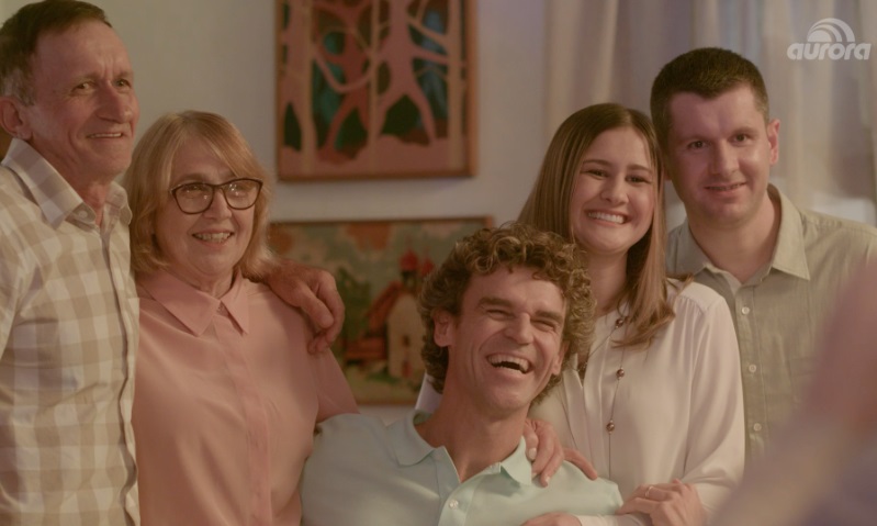Campanha de Natal da Aurora mostra o encontro de uma verdadeira família de cooperados