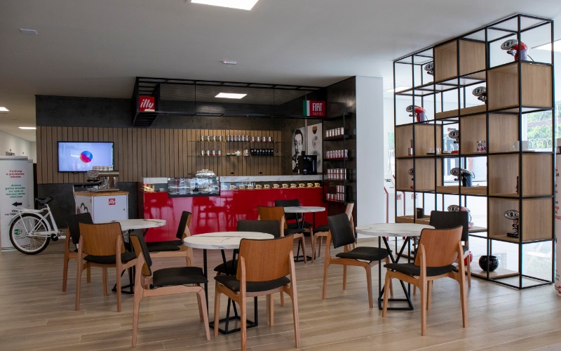 Fiat inaugura cafeterias e coworking nas concessionárias em parceria com a Illy