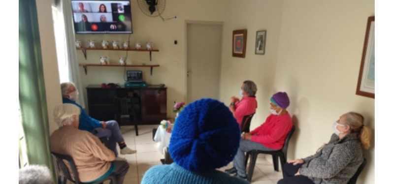 ‘Café Virtual’ promove encontros remotos com idosos em tempos de isolamento social