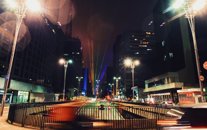 Doritos Rainbow ilumina o céu da Av. Paulista em alusão ao domingo da Parada do Orgulho LGBT