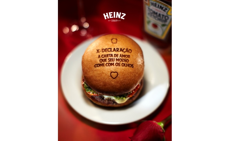 Heinz possibilita que apaixonados declarem seu amor em um hambúrguer no Dia dos Namorados