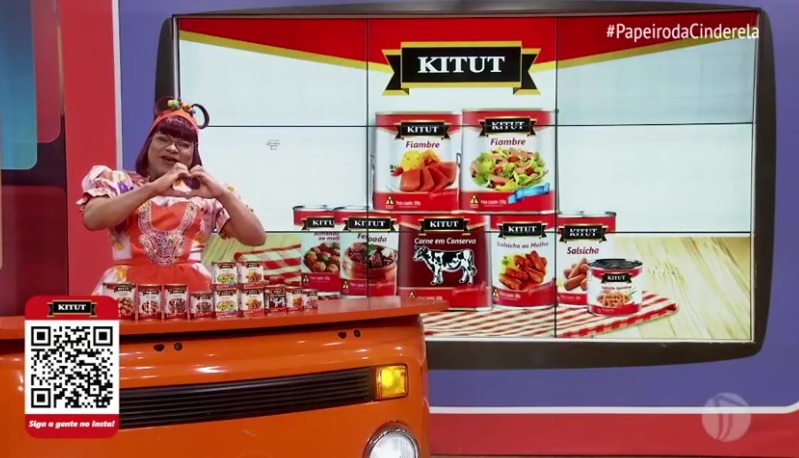 Kitut faz ação de merchandising no programa Papeiro da Cinderela em Recife