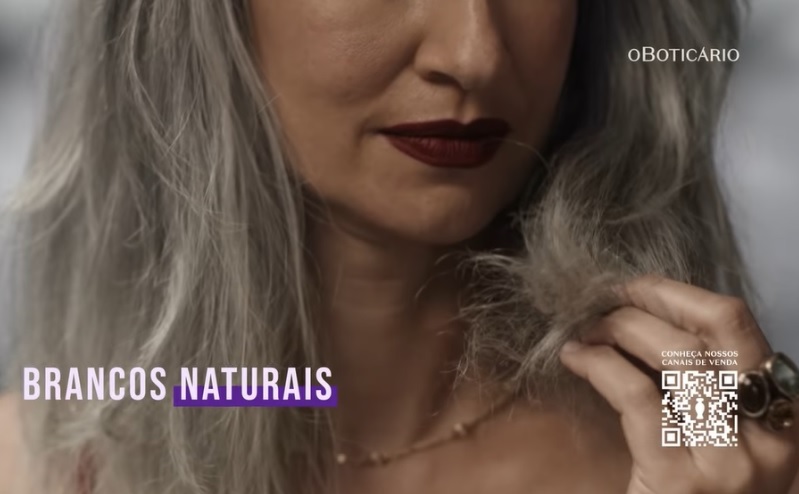 O Boticário faz campanha que empodera a escolha por fios brancos naturais ou tingidos